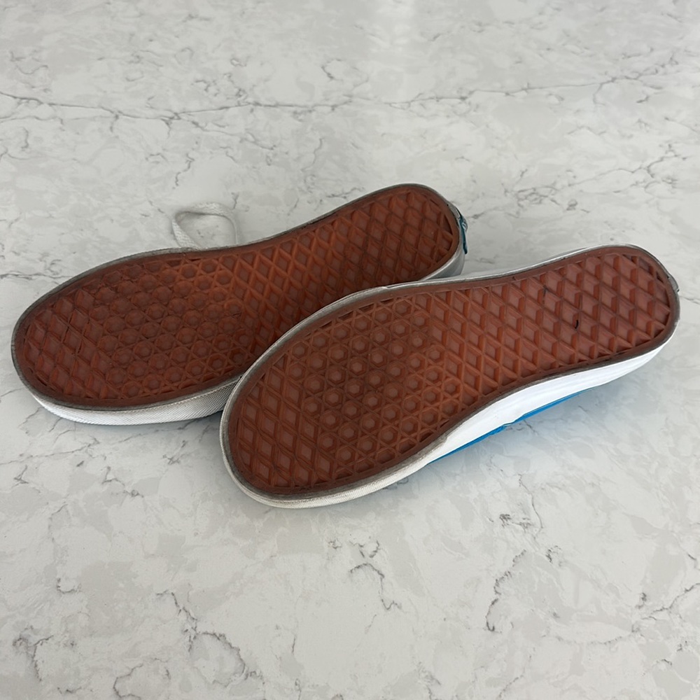 VANS - Picture 2 of 3